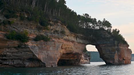 View-of-Lover's-Leap-arch-at-Pictured-Rocks-National-Lakeshore,-Michigan
