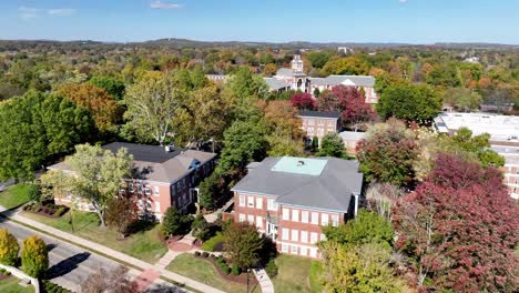 Schnelle-Luftaufnahme-über-Der-Lee-University-In-Cleveland,-Tennessee