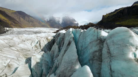 Vista-De-Cerca-De-Las-Grietas-Del-Glaciar-Svinafellsjokull-En-Vatnajokull,-Islandia