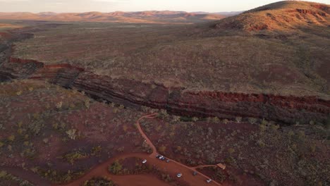 Dales-Gorge-area-and-parking-at-sunset-in-Karijini-National-Park,-Western-Australia