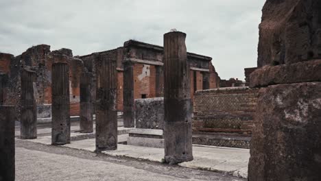 Stone-columns-at-Pompeii-ruins,-overcast-sky,-Italy