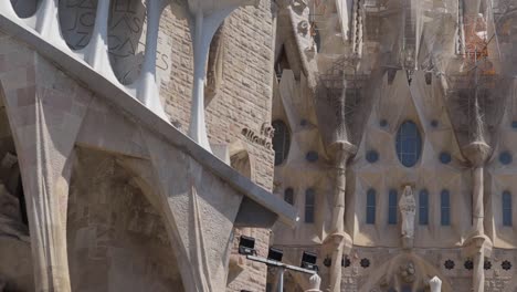 Close-shot-of-Sagrada-de-Familia-Cathedral,-Barcelona,-Spain,-Gaudi