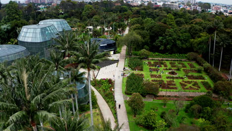 Toma-Aérea-Del-Jardín-Botánico-De-Bogotá,-Colombia.