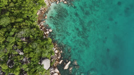 TOPDOWN-drone-shot-of-a-rocky-coastline-from-a-exotic,-deserted-island