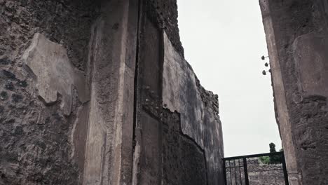 Pompeji-Steinreliquie-Wand-Detail,-Neapel,-Italien
