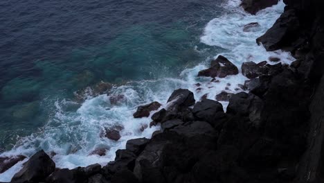 Dramatic-footage-of-waves-crashing-into-the-volcanic-rocks-of-Terceira,-Azores