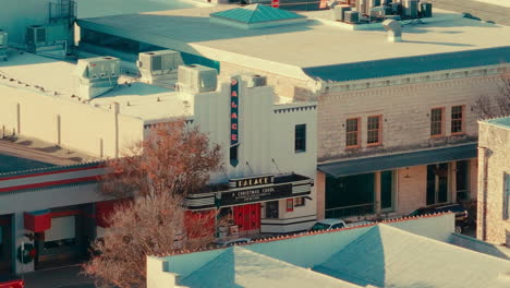 Historic-Palace-Theatre-in-downtown-Georgetown,-Texas-aerial-sweep-with-4k-drone-in-fall