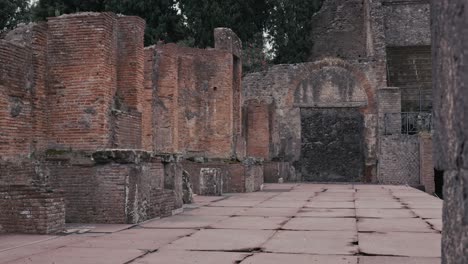 El-Antiguo-Y-Sereno-Corredor-De-Pompeya,-Italia.