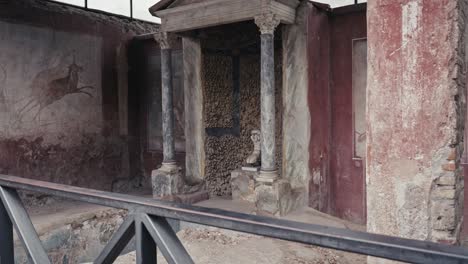 Antiguo-Atrio-Con-Frescos-De-Pompeya,-Nápoles,-Italia