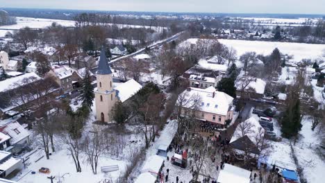 Weihnachtsmarkt-Winterschneedorf,-Bewölktes-Deutschland