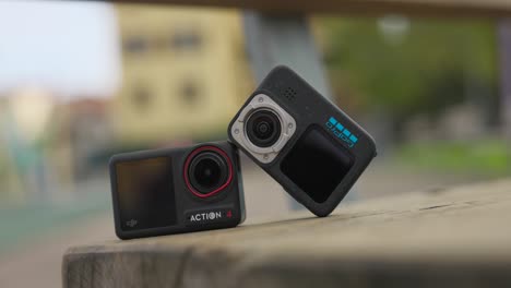 Technical-comparison-between-new-modern-action-cameras.-Close-up