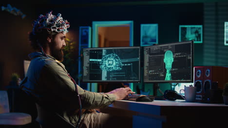 Entwickler-Mit-EEG-Headset-über-Die-Programmierung-Des-Gehirntransfers-In-Die-Virtuelle-Welt