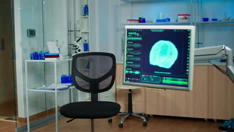 Medizinischer-Gehirnscan-Film-Wird-Auf-Dem-Monitor-In-Einer-Neurologischen-Klinik-Gezeigt