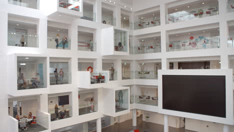Study-rooms-overlooking-atrium-in-modern-university-building