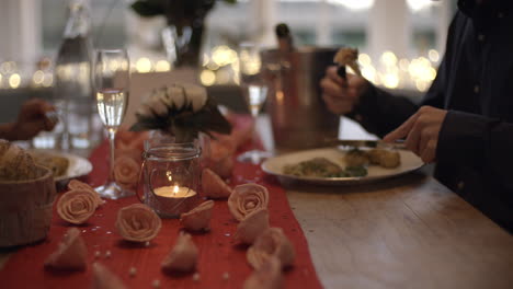 Close-Up-Of-Romantic-Couple-Enjoying-Valentines-Day-Meal