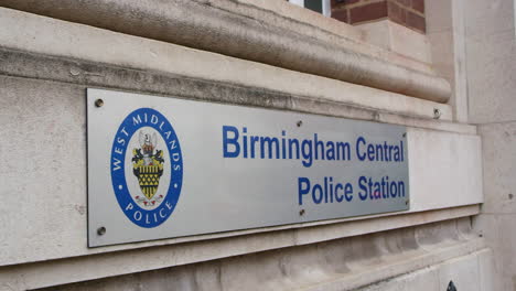 Schild-Vor-Der-Zentralen-Polizeistation-Von-Birmingham
