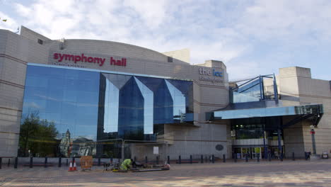 Exterior-Of-The-Birmingham-Symphony-Hall