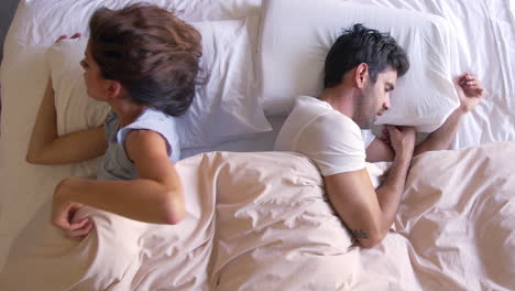 Overhead-View-Of-Couple-With-Relationship-Problems-Lying-In-Bed