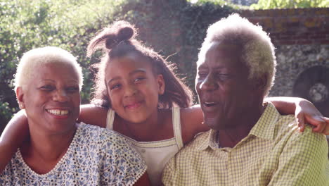 Senior-black-couple-and-granddaugther-outdoors,-close-up
