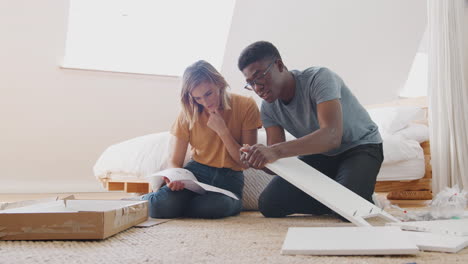 Couple-In-New-Home-Putting-Together-Self-Assembly-Furniture