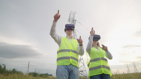 Energy-engineers-use-virtual-reality-glasses-to-control-the-solar-panel-system-and-deliver-energy-to-consumers.-Engineers-of-the-future.