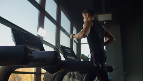Young-athletic-men-and-women-exercising-andwalk-on-treadmill-in-sport-gym.