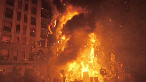A-bonfire-on-the-final-night-of-Falles-in-Valencia
