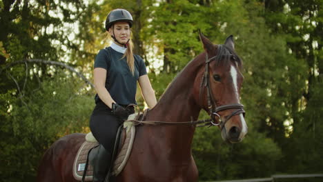 Good-feelings-of-horse-riding.-Horsewomen-is-sitting-on-a-horse-and-enjoys-her-hobby.