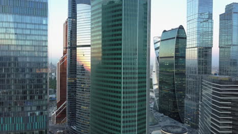 Wolkenkratzer-In-Der-Innenstadt,-Luftaufnahme