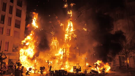 Burning-traditional-festive-constructions-on-Falles-night-in-Valencia