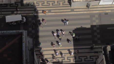 People-crossing-the-street
