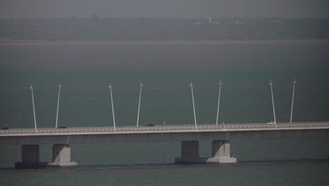 Vasco-da-Gama-Brücke-Am-Mittag