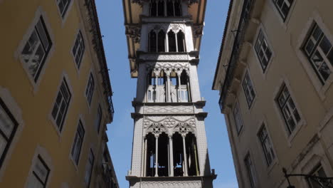 Alter-Aufzug-Santa-Justa-Mit-Aussichtsplattform-In-Lissabon,-Portugal