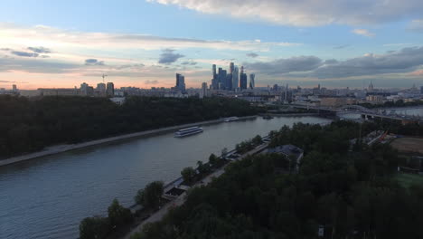 Luftbild-Von-Moskau-Mit-Moskwa-Fluss-Russland