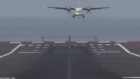 Flugzeug-Auf-Dem-Weg-Zur-Landung