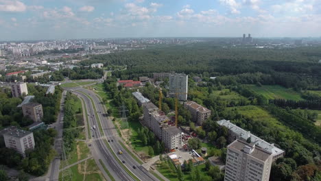 Luftpanorama-Von-Moskauer-Gebäuden-Und-Riesigen-Grünflächen-Russlands