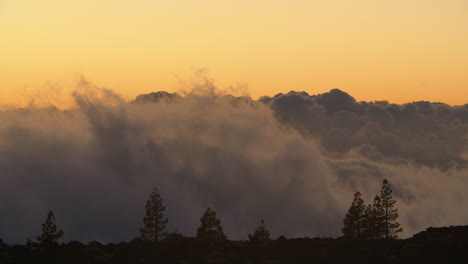 Timelapse-shot-of-heap-clouds-transformation-sunset-scene