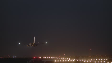 Airplane-descending-and-landing-at-night