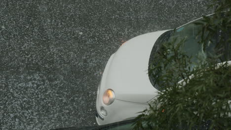 Heavy-hailstorm-in-the-city