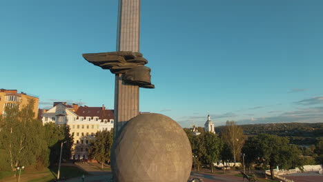 Eine-Vertikale-Inspektion-Eines-Denkmals-In-Kaluga