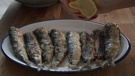 Fried-sardines-with-lemon-juice