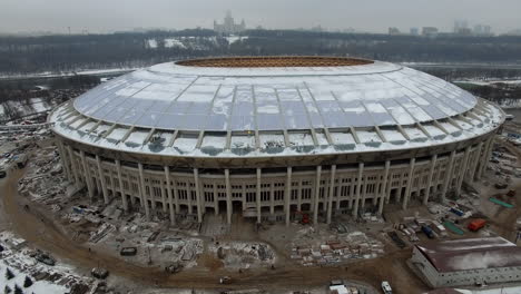 Eine-Luftaufnahme-Des-Luzhniki-Stadions,-Das-Leicht-Mit-Schnee-Bedeckt-Ist