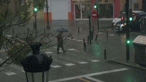 Autumn-downpour-in-Valencia-Old-man-has-to-finish-his-walk-under-umbrella