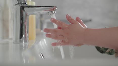 Baby-washing-hands
