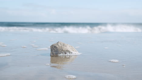 Sea-waves-wash-the-stone