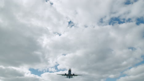 Big-airplane-flying-overhead