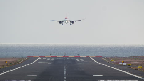 Airplane-landing-at-the-airport