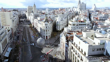 Luftaufnahme-Von-Madrid-Mit-Metropolgebäude-Und-Hauptstraßen-Spaniens
