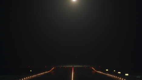 Flugzeugstart-In-Der-Nacht