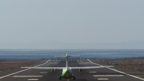 Takeoff-of-a-passenger-plane